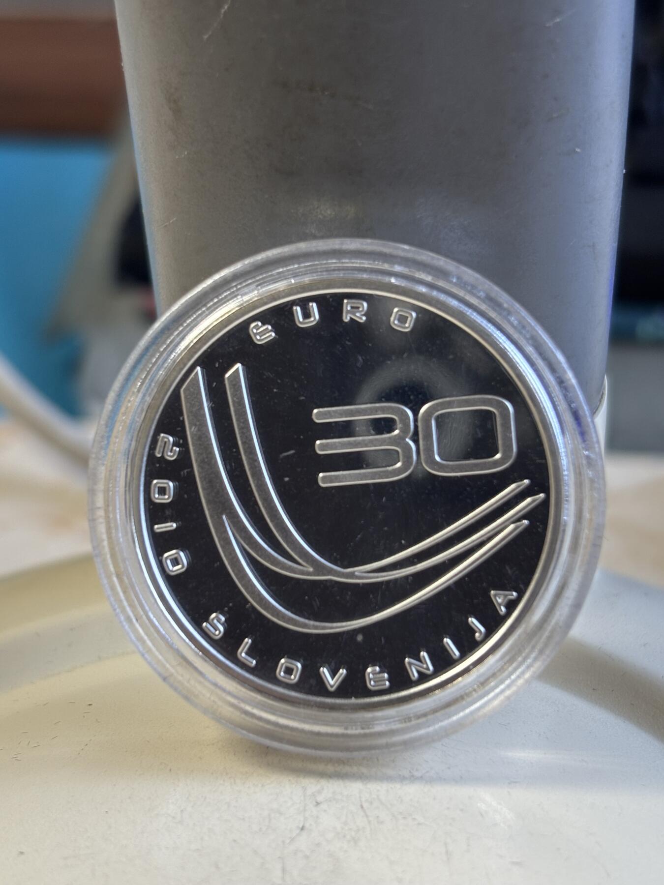 第192期拍卖 斯洛文尼亚2010年冬奥滑雪纪念银币，925银，15克，