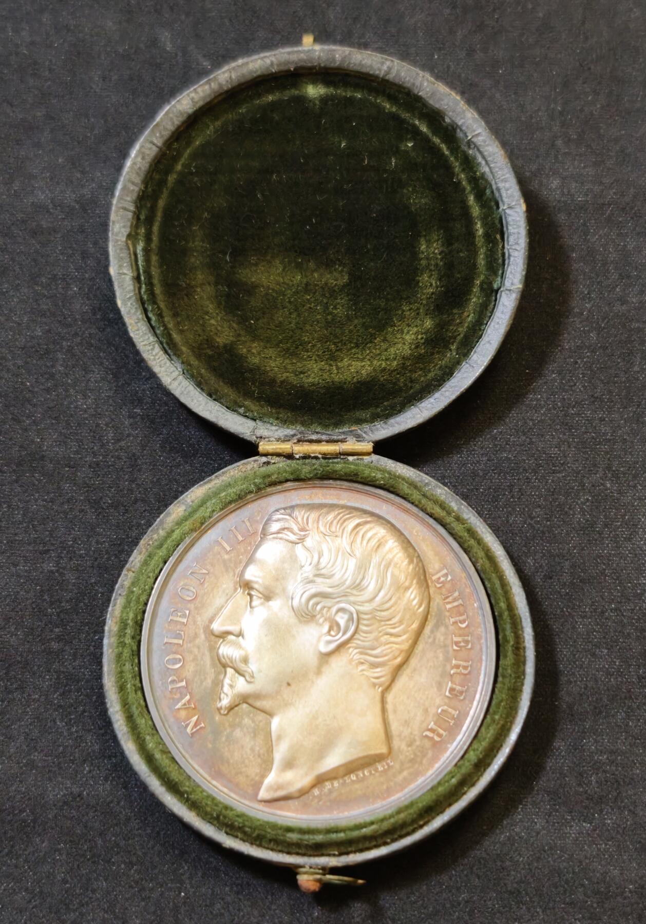 甄臻铺-世界币章拍卖（第53期），甄品场拍品征集中，送拍享返佣金等优惠多多