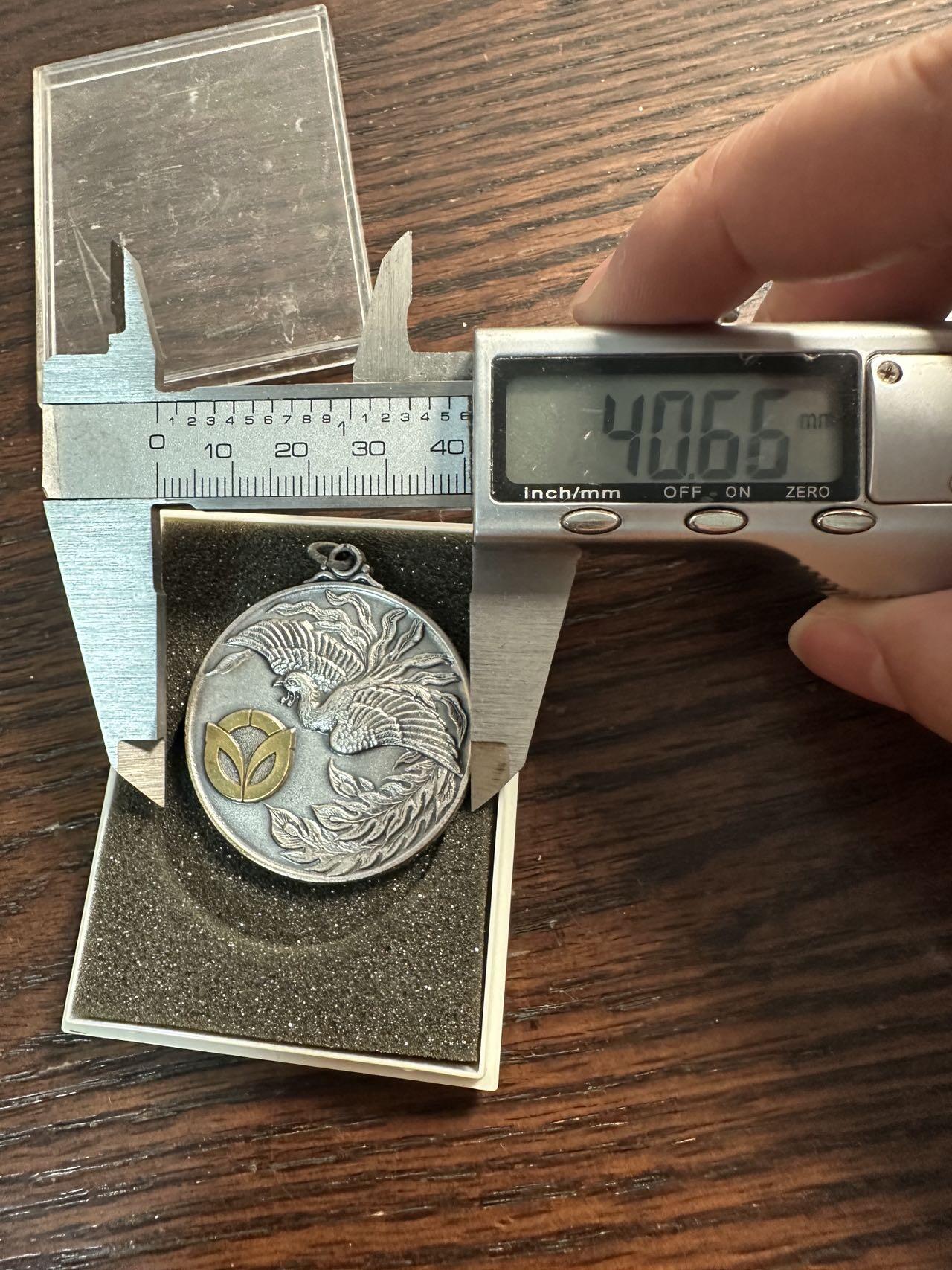 蒂克钱币-第59场 日本企业章 徽章拍卖 日本广岛县安南町（Anan Town） 的町制施行30周年凤凰纪念章 40mm 35g