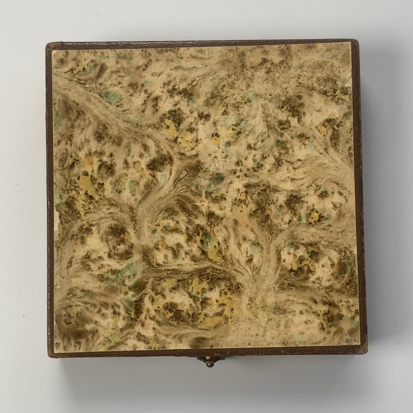 掌中浮雕-藏着的欧洲第053场 1927年意大利物理学家伏特逝世100周年镀银铜章 G.Lonazzi雕刻，59mm, (边缘无磕碰，仅一处漏铜，如图）