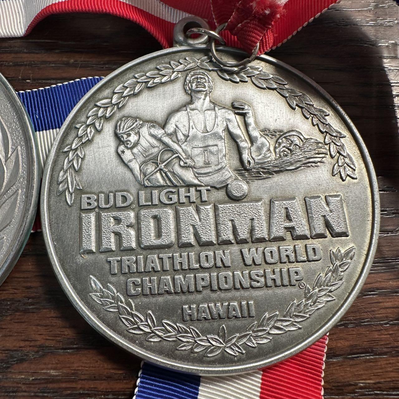 蒂克钱币-第59场 日本企业章 徽章拍卖 铁人三项（Triathlon）领域至高无上的荣誉——夏威夷科纳铁人世界锦标赛的完赛/优胜纪念章。