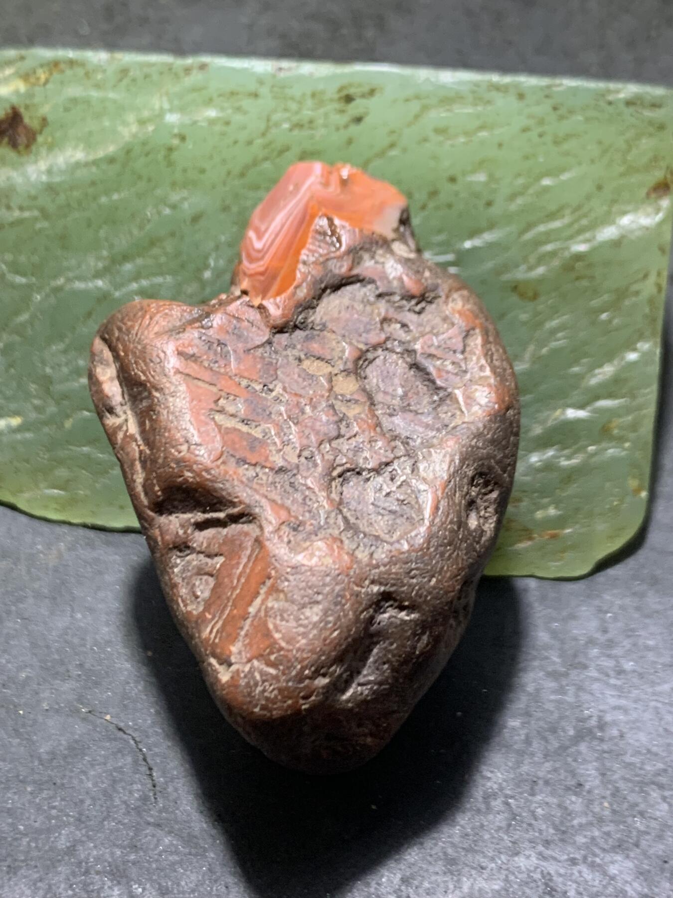 精美铁红皮开窗料南红玛瑙原石一颗，