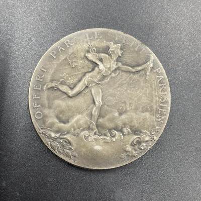 「木头集藏」章牌专场-第69场 - 法国“小巴黎人”报业纪念镀银铜章，直径：50 mm，边铭：方形厂标 BRONZE，双面设计。