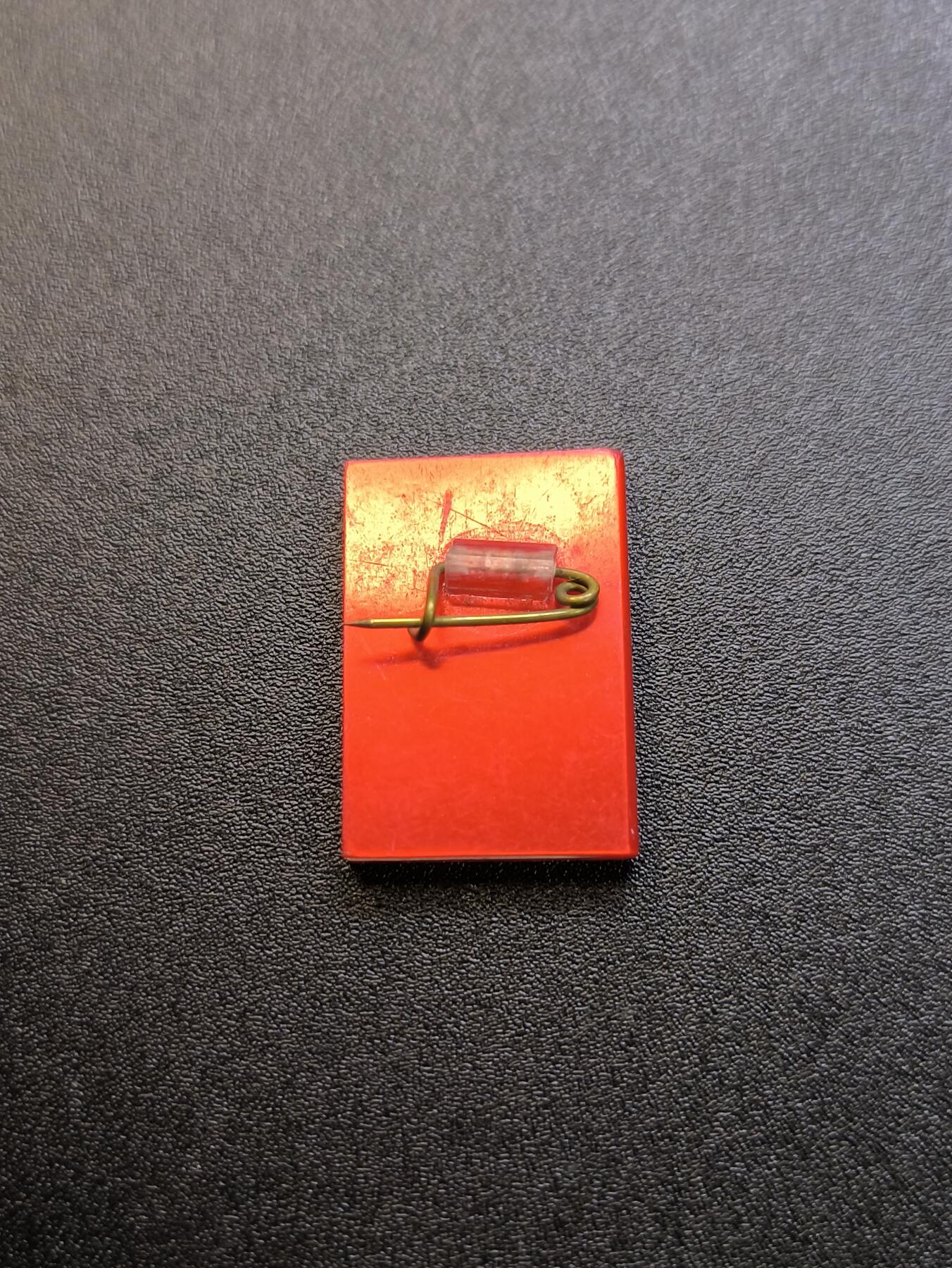 云宸嘉赏-勋臻精藏⭐️年后精品专拍场次🎖 “巴黎公社”法语版主席语录像章--仅配发给当时驻法外事人员、赠与外国友人