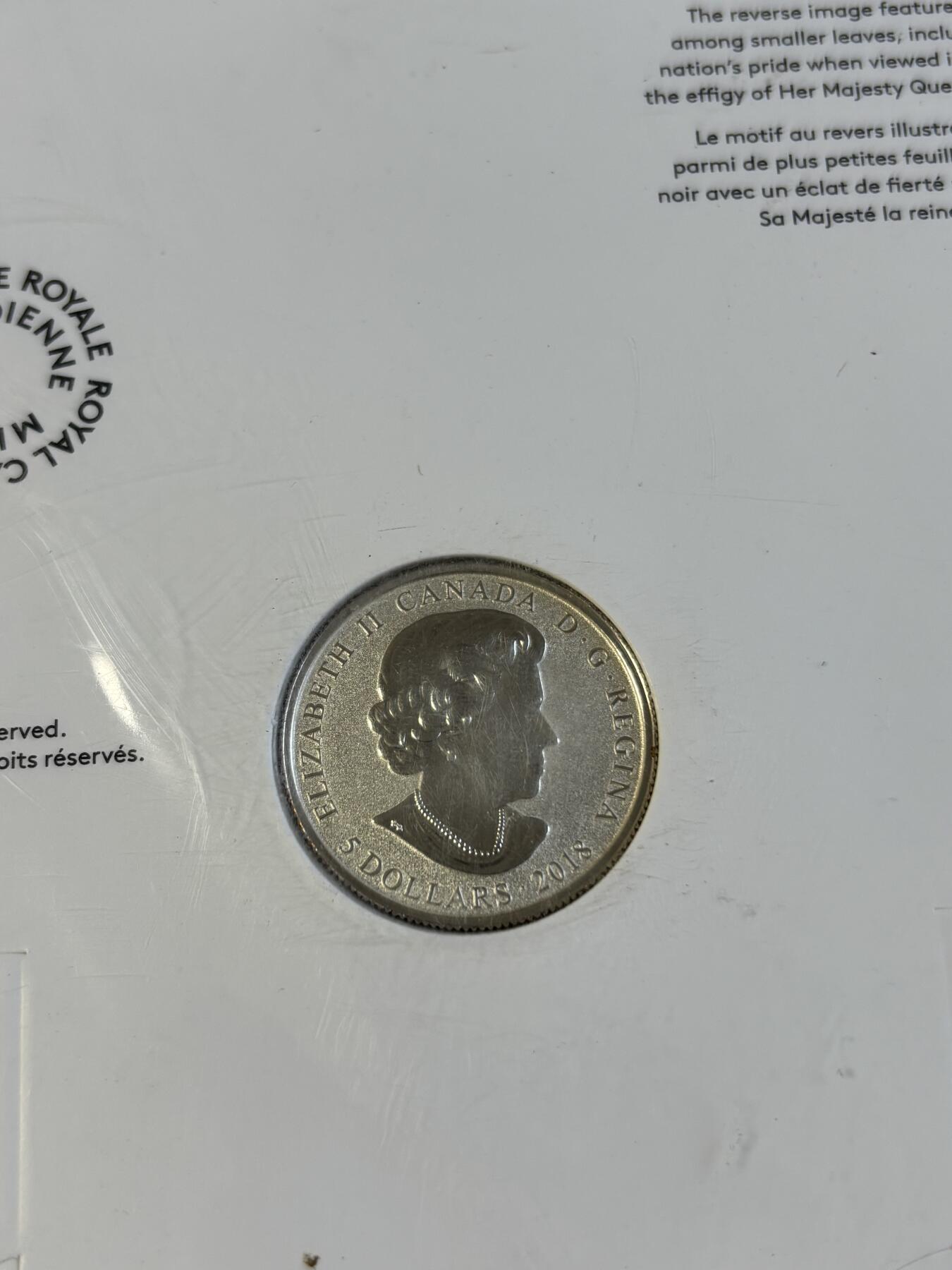 第192期拍卖 卡装加拿大2018年红色夜光枫叶花语坚毅彩色夜光银币，9999银，7.96克