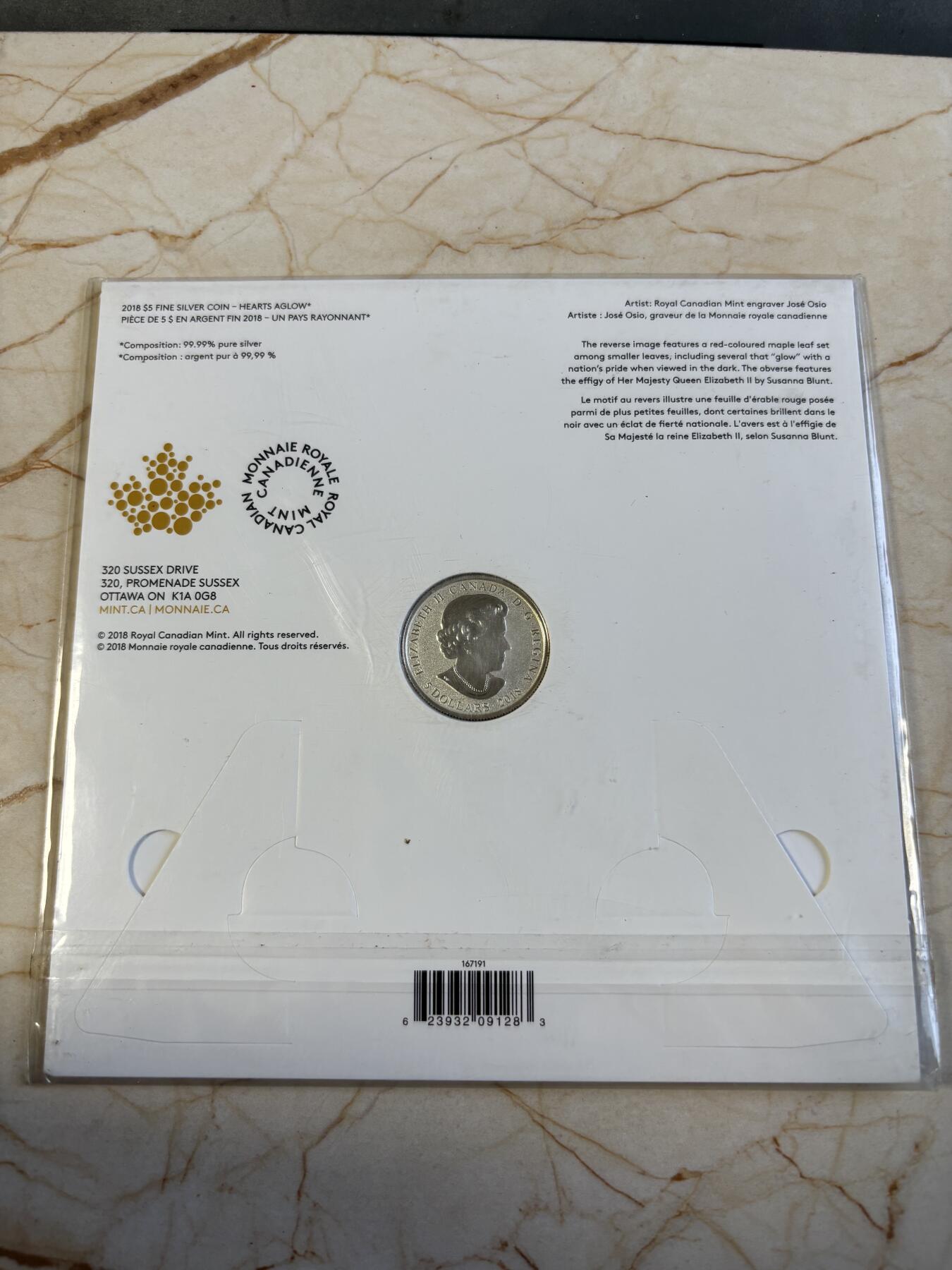 第192期拍卖 卡装加拿大2018年红色夜光枫叶花语坚毅彩色夜光银币，9999银，7.96克