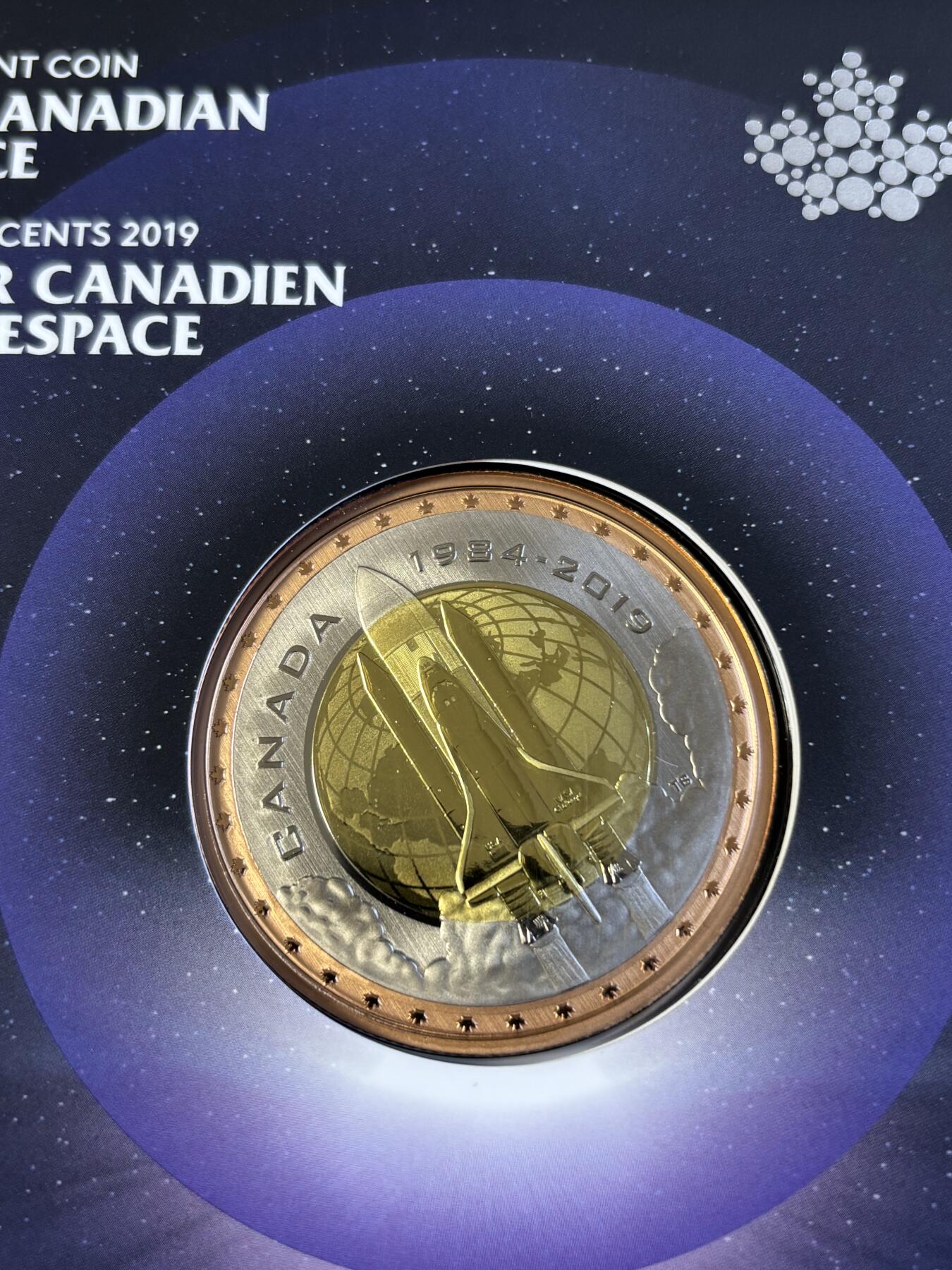 第192期拍卖 卡装加拿大2019年首位加拿大太空人三色纪念铜币