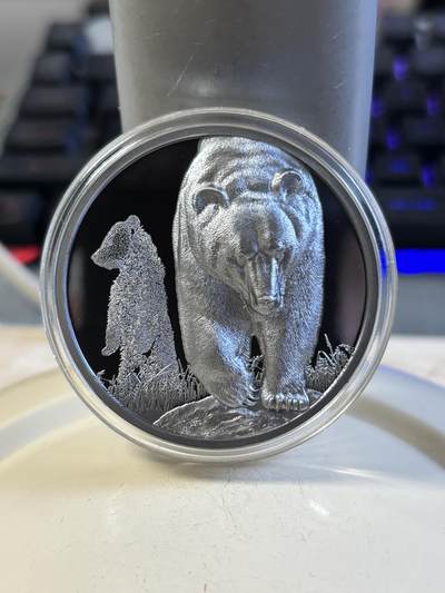 第192期拍卖 - 蒙古2023年成长系列3棕熊2盎司钌化高浮雕纪念银币，999银，发行333枚