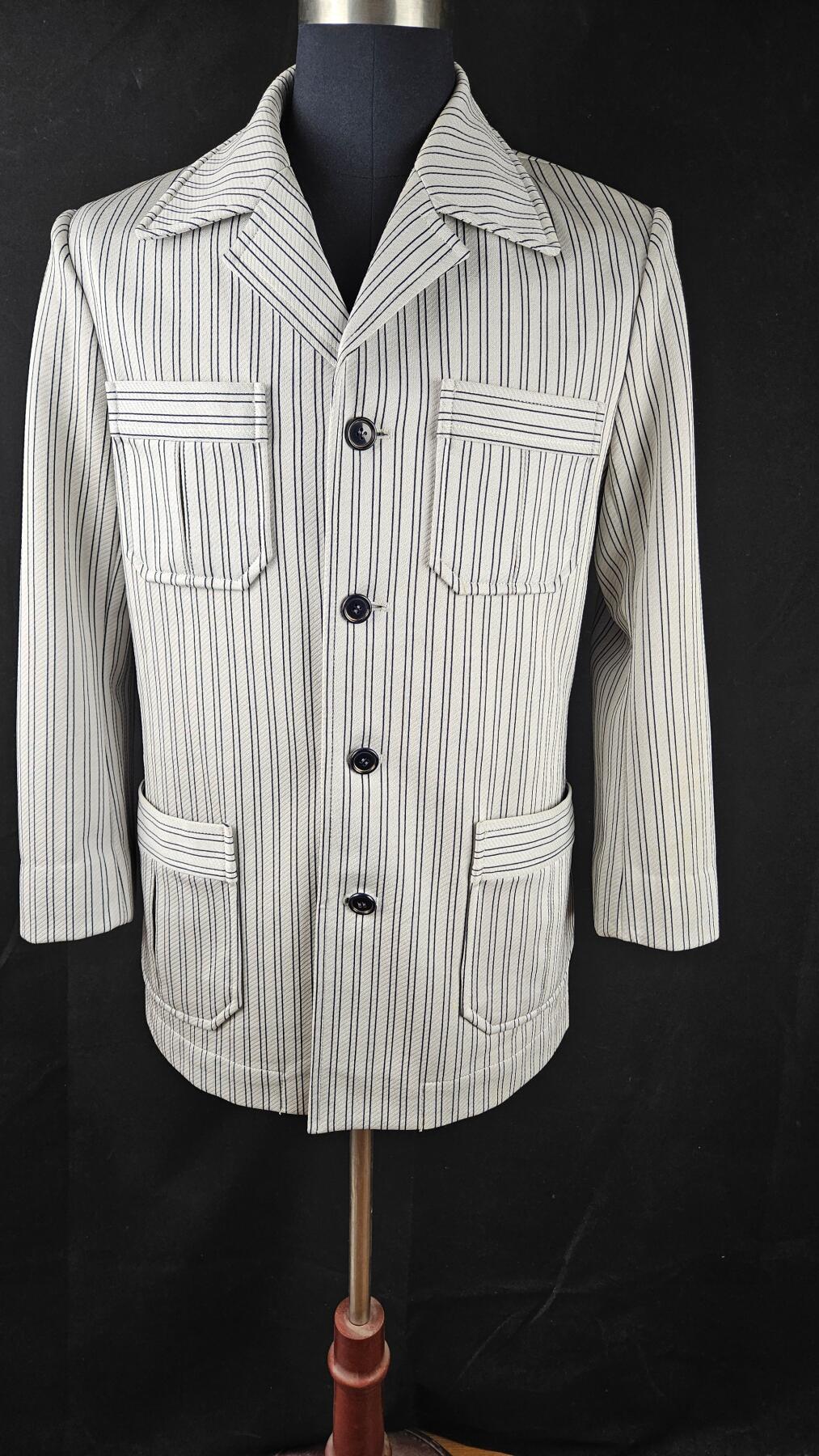 0元起拍勋章 第337期 咸鱼国勋章拍卖专场 3月8日（周日）下午6：00开始 中古条纹猎装 胸围100 肩宽44 衣长74 袖长57