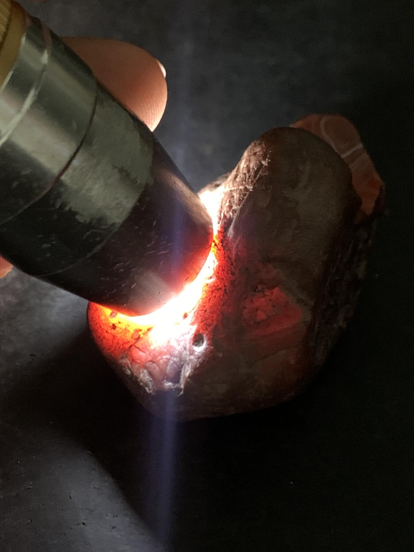 精美铁红皮开窗料南红玛瑙原石一颗，