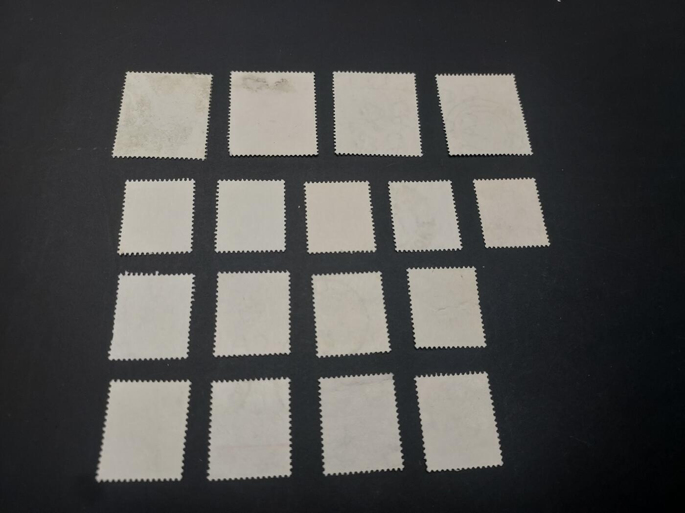 博彦收藏   3月11日 8点邮票专场 全场包邮 香港 狮龙普票旧票一组，个别瑕疵，大部分上品