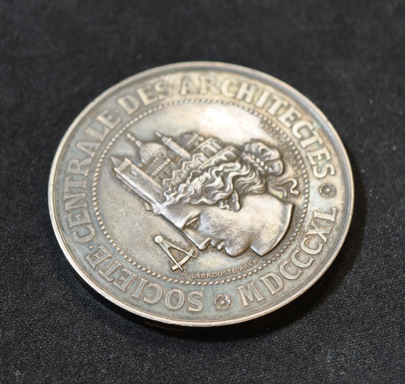 甄臻铺-世界币章拍卖（第53期），甄品场拍品征集中，送拍享返佣金等优惠多多