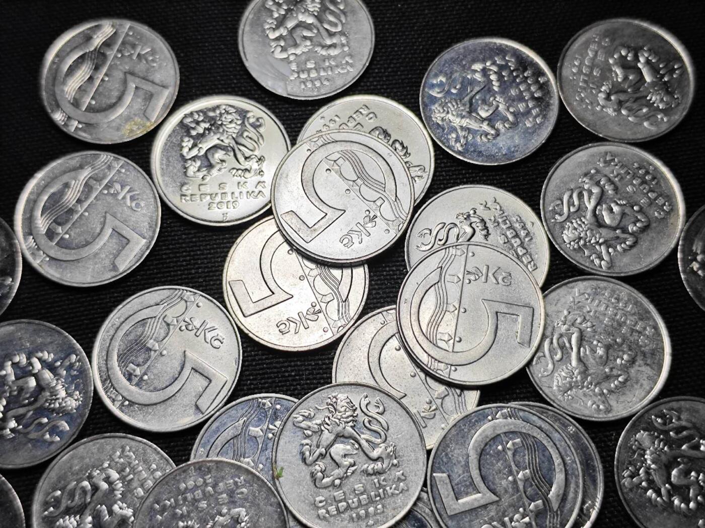 KK钱币收藏小铺   套币 批量/好品散币专场 2月预留时间 周末发货  捷克5克朗55枚 面值275克朗