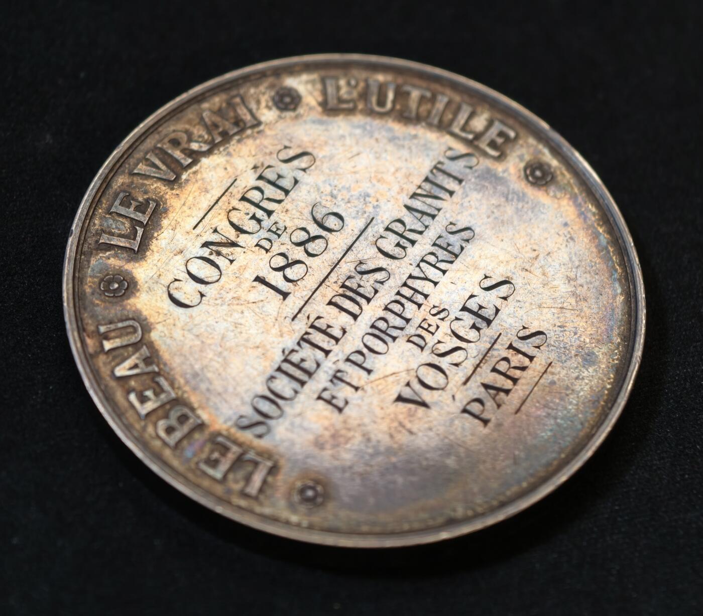 甄臻铺-世界币章拍卖（第53期），甄品场拍品征集中，送拍享返佣金等优惠多多