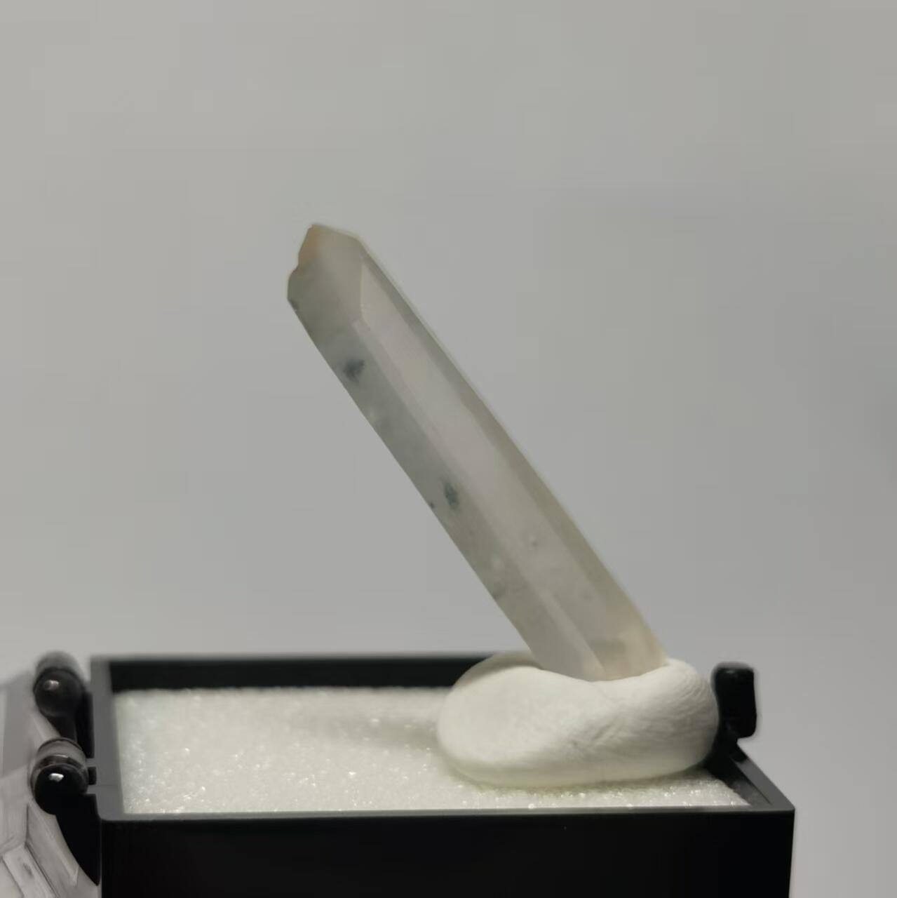 七河·世界世界币章杂件小拍（总第40期） 藏家出品 X752（2）巴基斯坦带蓝针效应黄水晶原石矿标（盒子矿） 本件拍品由合作藏家邮寄