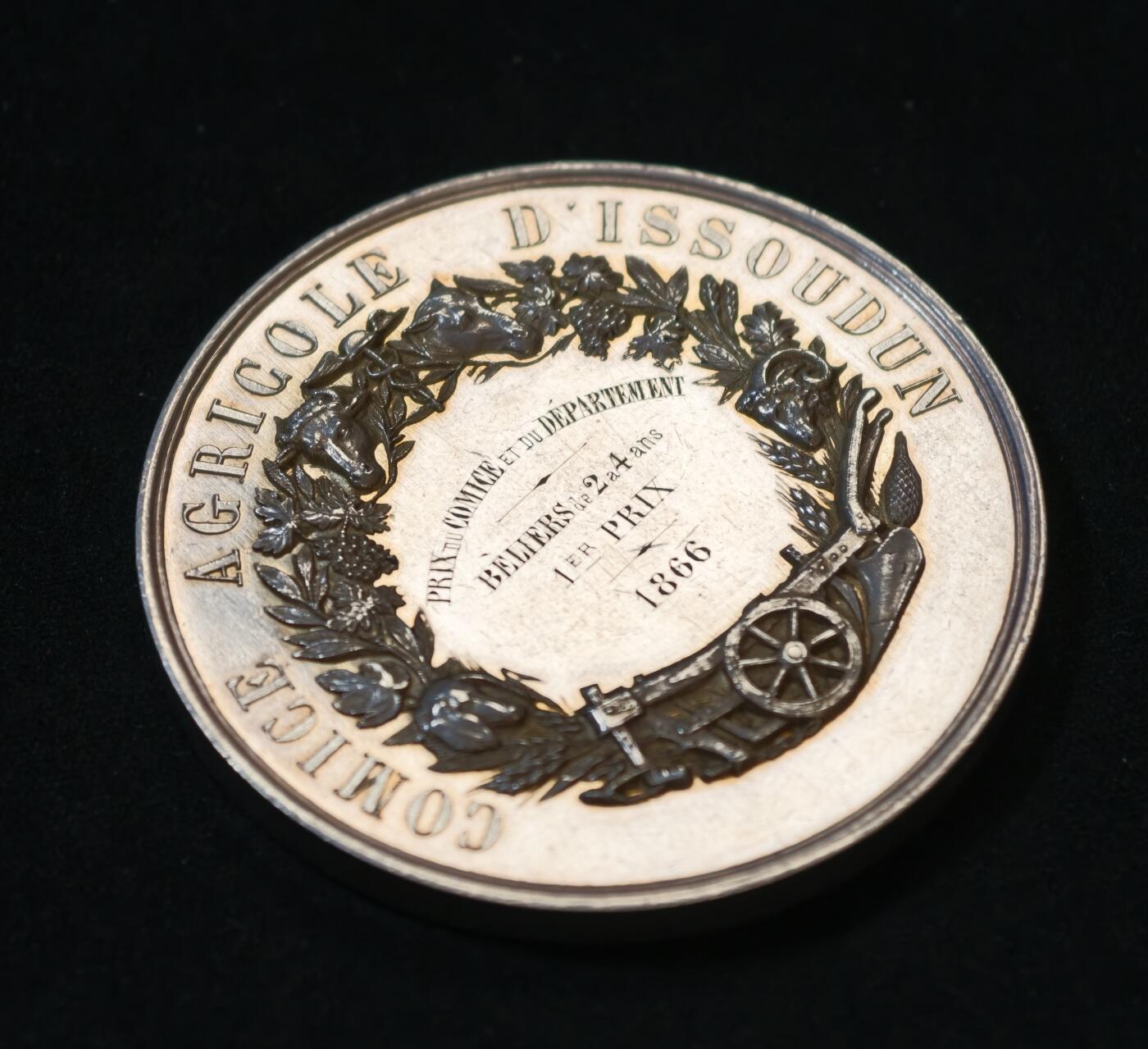 甄臻铺-世界币章拍卖（第53期），甄品场拍品征集中，送拍享返佣金等优惠多多