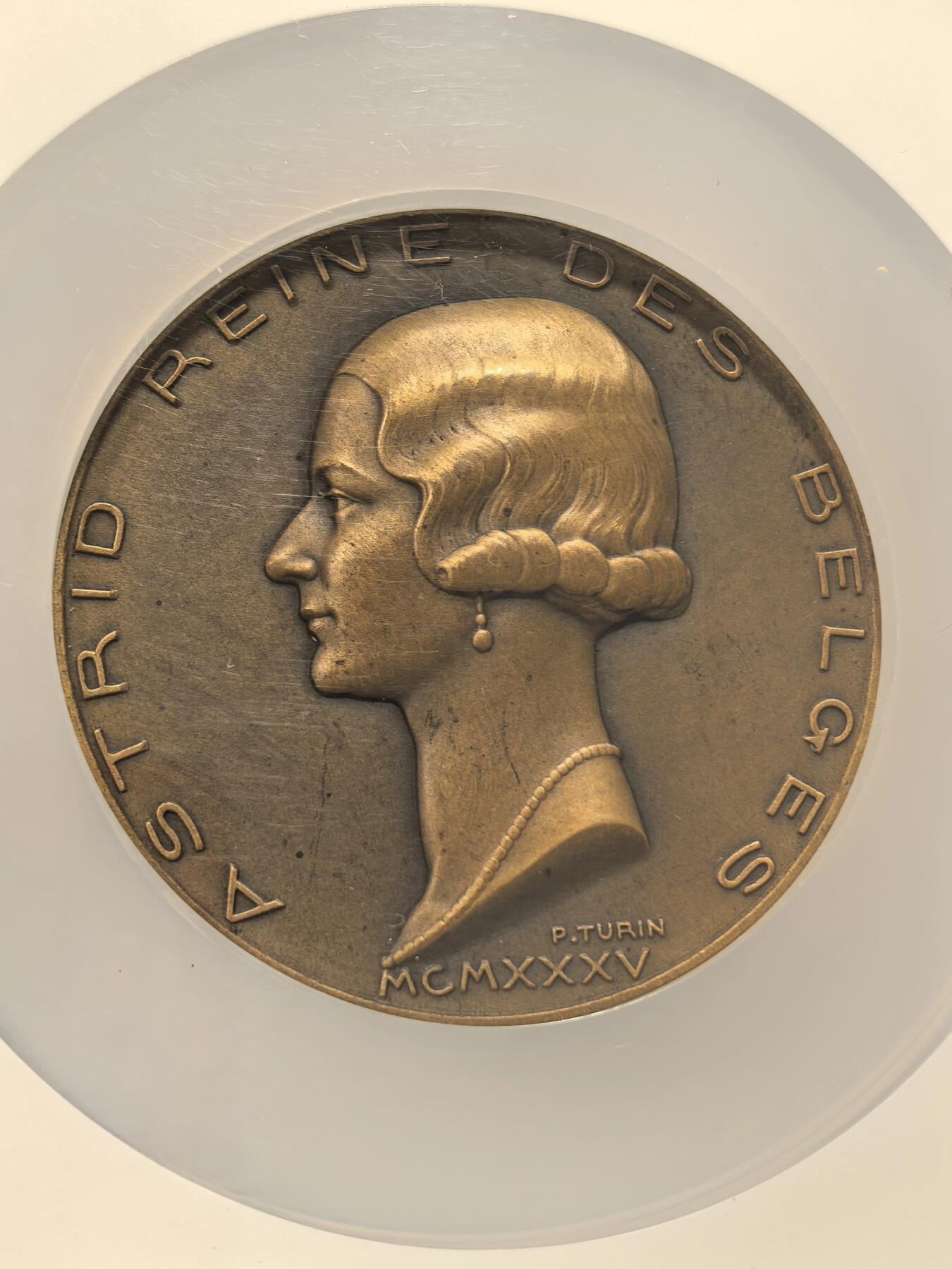 博洋堂世界钱币拍卖第163期（全场包邮） NGC MS65BN 比利时1935年王后阿斯特丽德逝世纪念大铜章，她是比利时国王利奥波德三世的妻子，于1934年12月29日在瑞士的一次车祸中不幸去世，年仅29岁