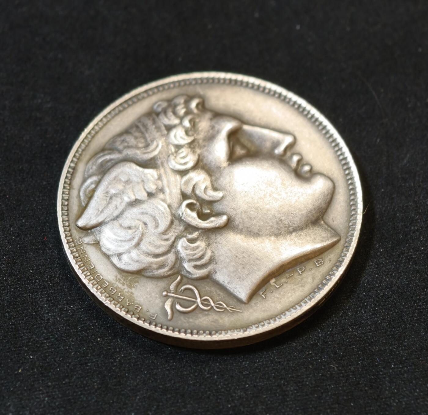 甄臻铺-世界币章拍卖（第53期），甄品场拍品征集中，送拍享返佣金等优惠多多