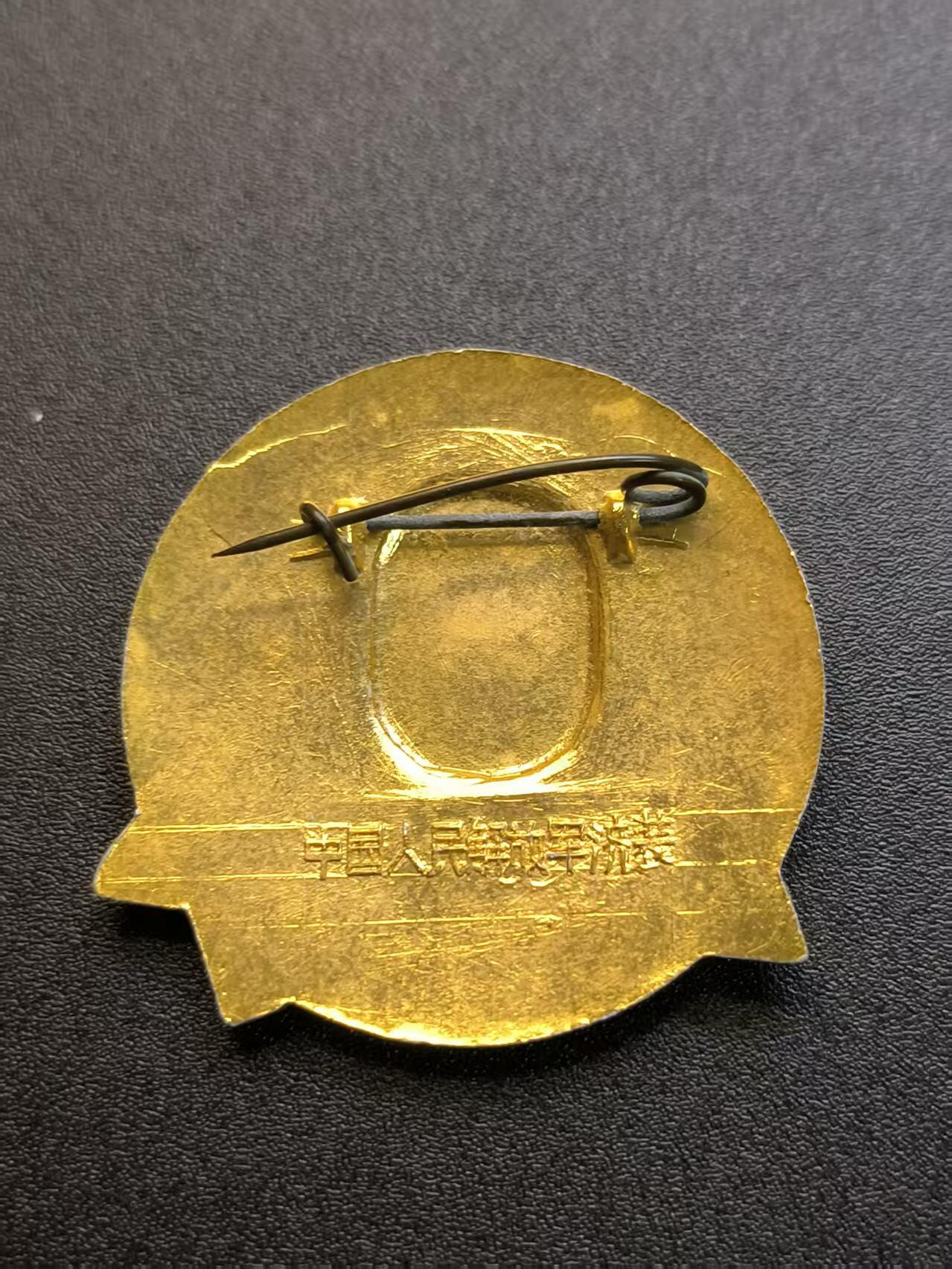 云宸嘉赏-勋臻精藏⭐️年后精品专拍场次🎖 语录军装精品异型章--PLA7423工厂（济南装备厂）“批私斗修”时期文集像章