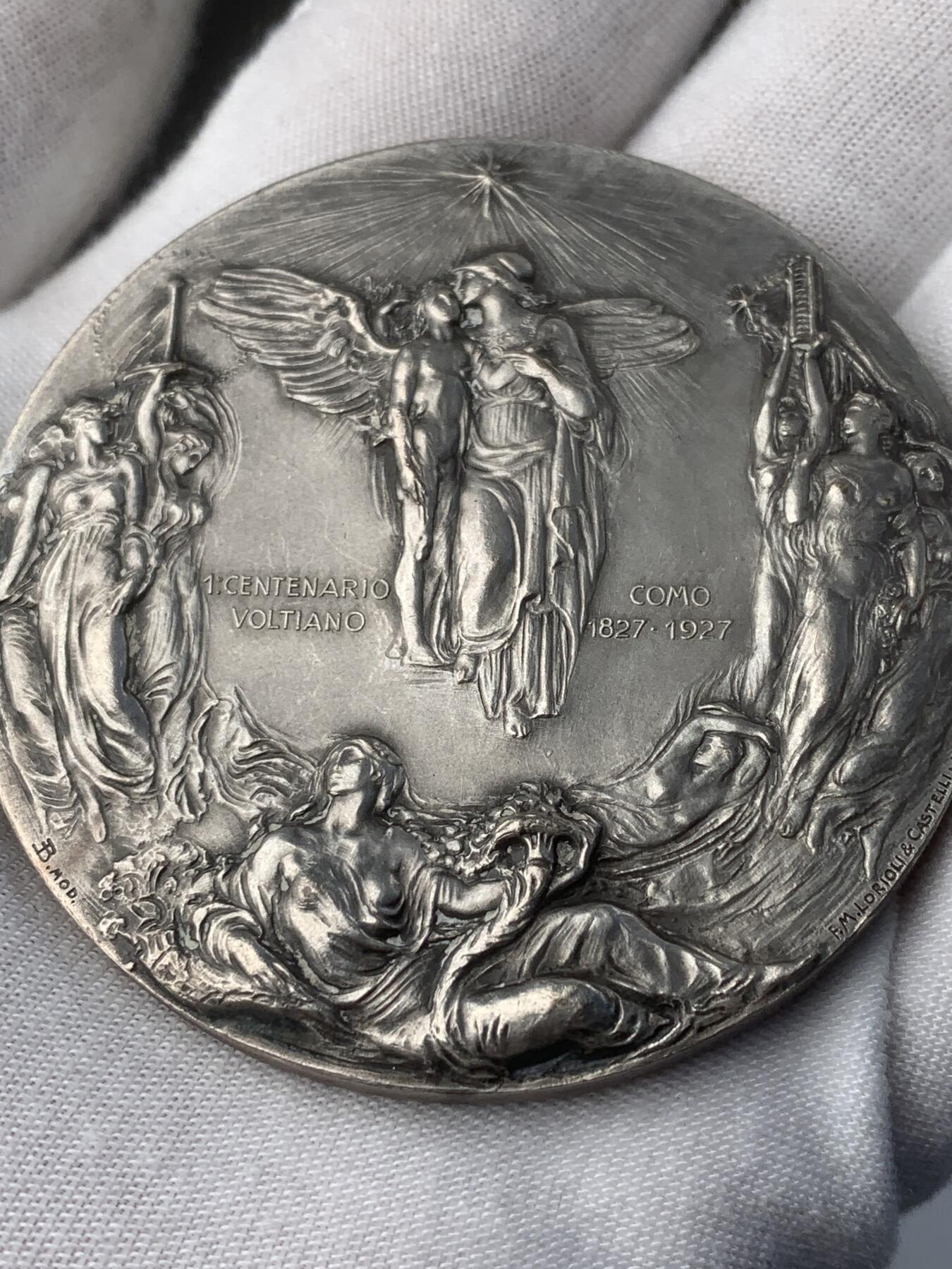 掌中浮雕-藏着的欧洲第053场 1927年意大利物理学家伏特逝世100周年镀银铜章 G.Lonazzi雕刻，59mm, (边缘无磕碰，仅一处漏铜，如图）