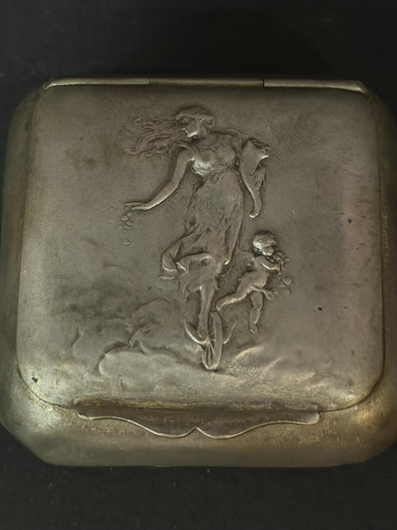 海外回流精品专场（五） 法国回流19世纪银盒（尺寸：5.8cmX5.8cmX2.4cm，重45.5g，无银标，无法确认银含量和是否为纯银）