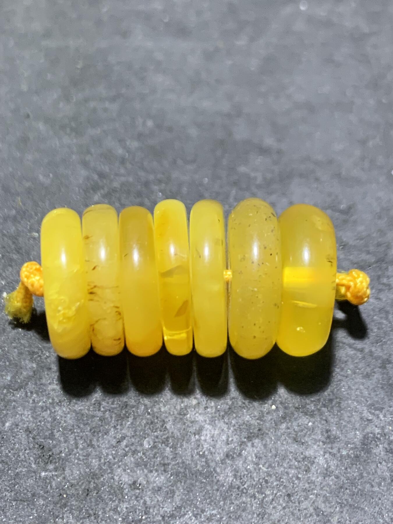 精美天然乌克兰蜜蜡随形隔片一组，