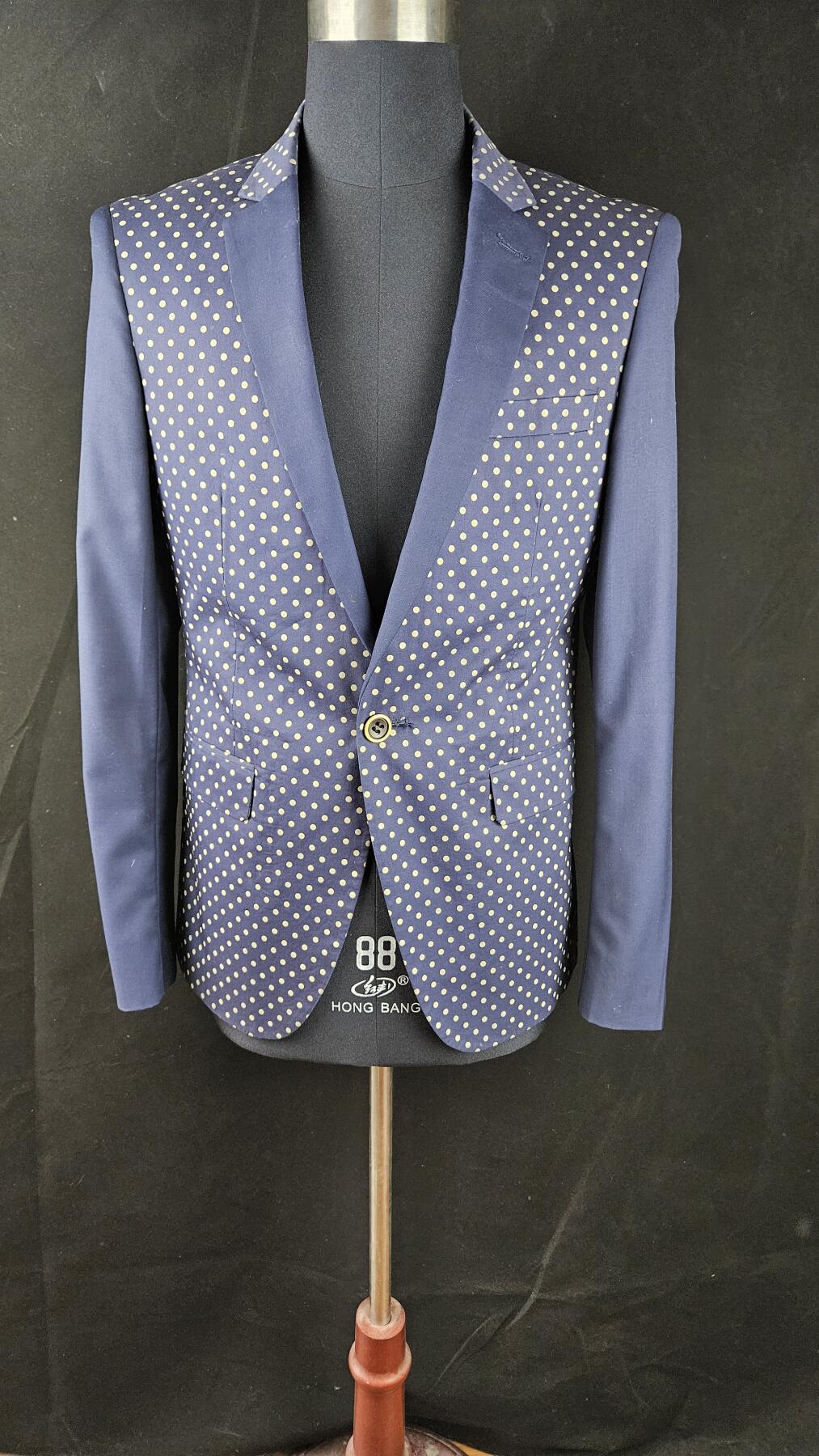 0元起拍勋章 第337期 咸鱼国勋章拍卖专场 3月8日（周日）下午6：00开始 中古斑点西服 胸围92 衣长70 肩宽44 袖长62