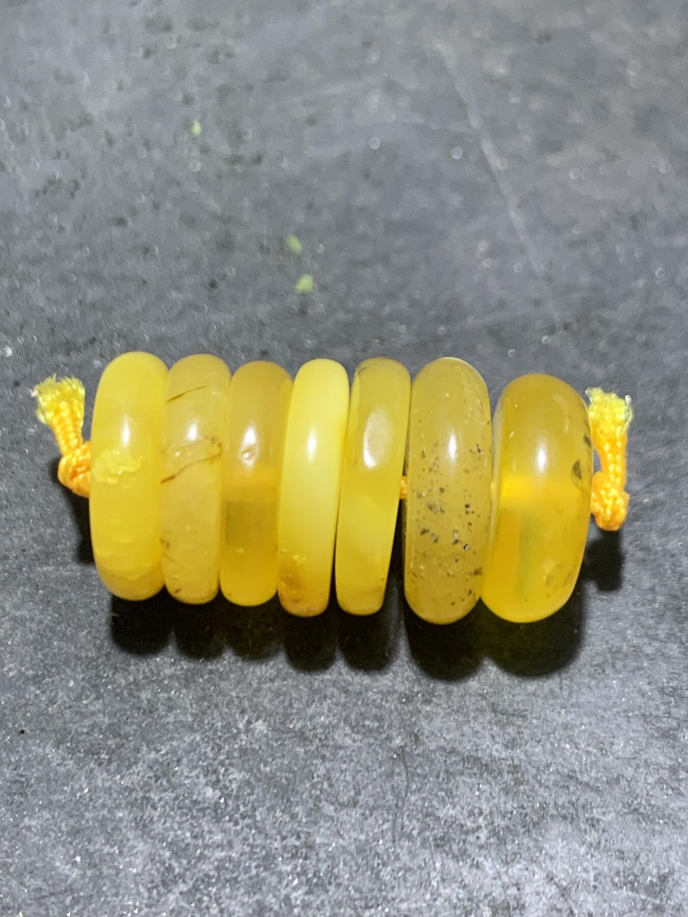 精美天然乌克兰蜜蜡随形隔片一组，