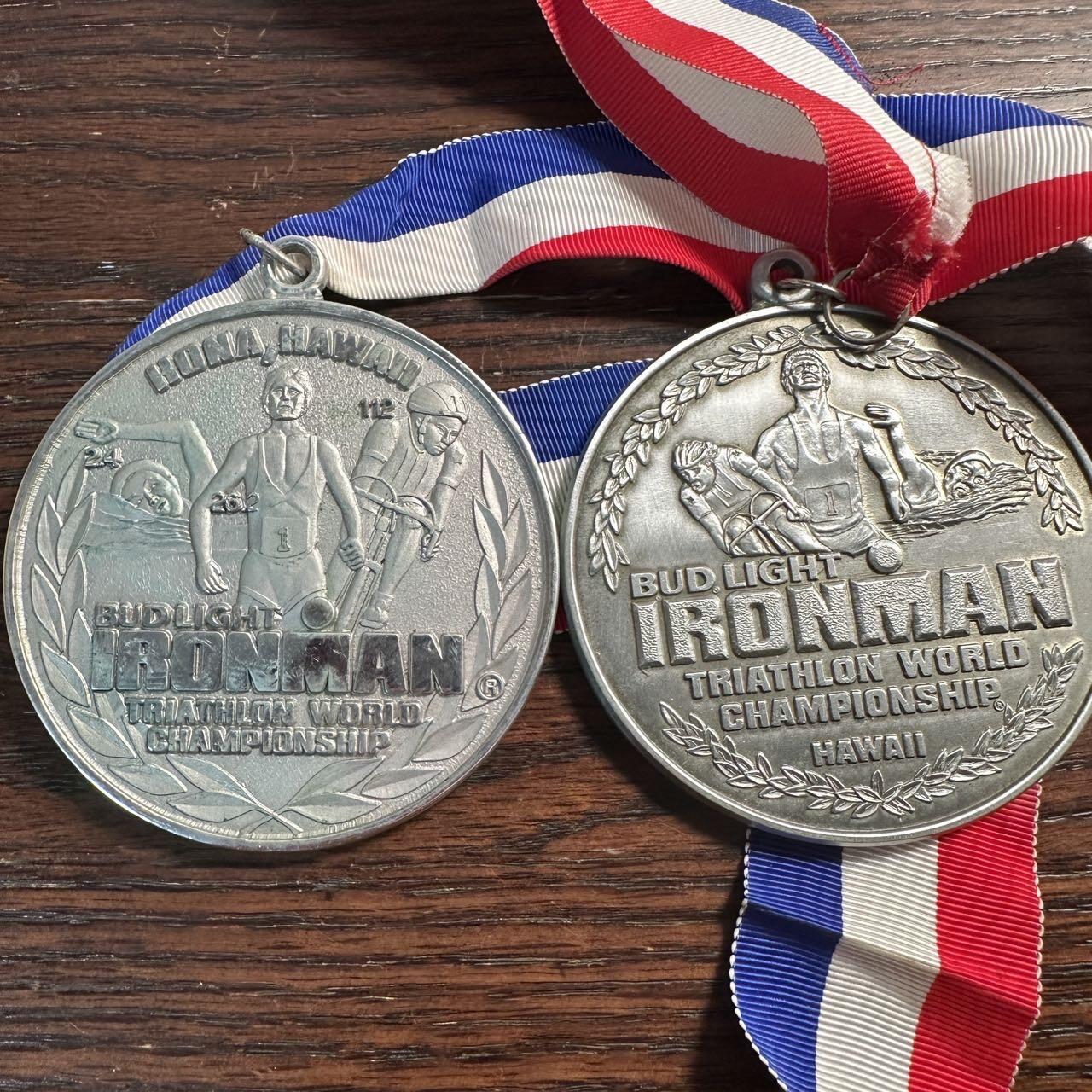 蒂克钱币-第59场 日本企业章 徽章拍卖 铁人三项（Triathlon）领域至高无上的荣誉——夏威夷科纳铁人世界锦标赛的完赛/优胜纪念章。