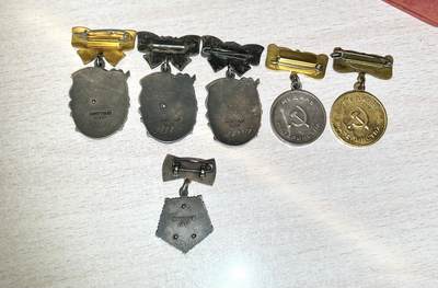 大猫徽章拍卖 第289期 苏联英雄母亲一套 带证 母亲金星奖章上面金星换成银鎏金