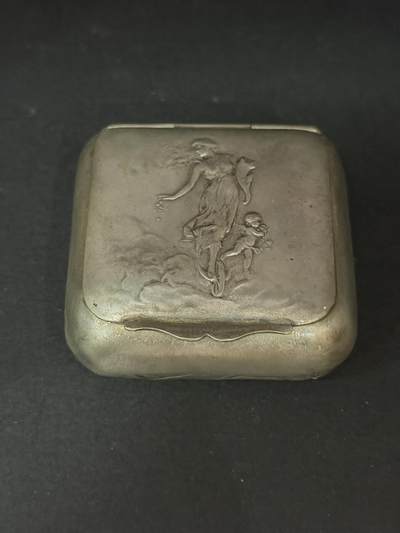 海外回流精品专场（五） - 法国回流19世纪银盒（尺寸：5.8cmX5.8cmX2.4cm，重45.5g，无银标，无法确认银含量和是否为纯银）