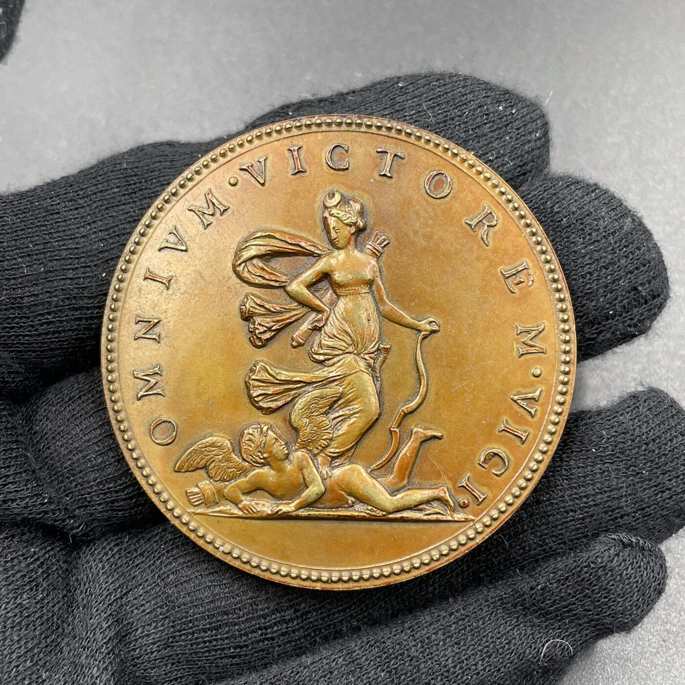 「木头集藏」章牌专场-第69场 法国瓦朗蒂诺女公爵纪念铜章，直径：52.5 mm，71.5 g，边铭：丰饶角 METAL·D，