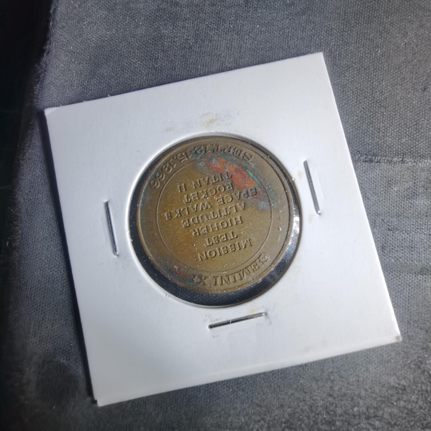 沼泽如烟--第1013场 航天纪念章