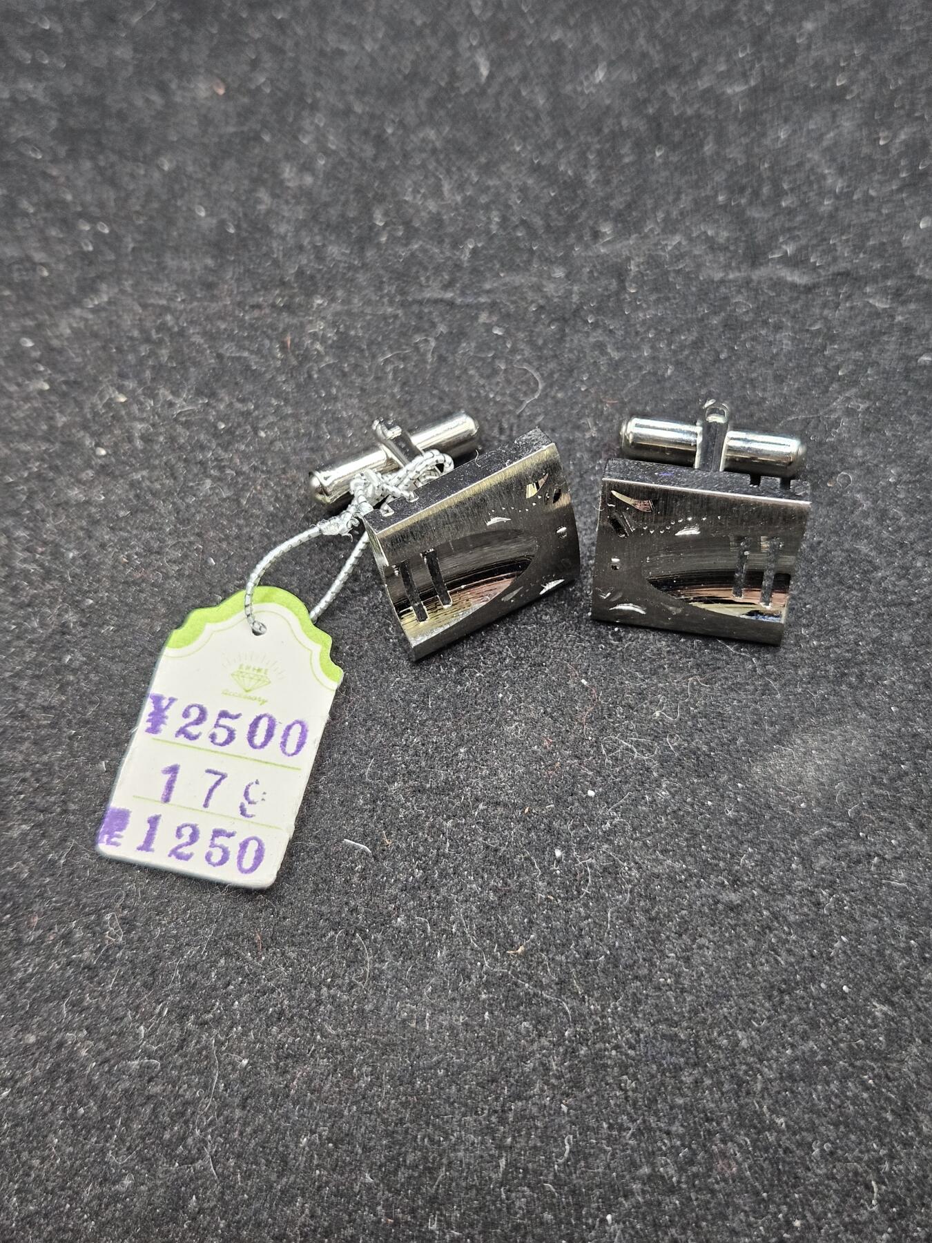 0元起拍勋章 第337期 咸鱼国勋章拍卖专场 3月8日（周日）下午6：00开始 日本中古袖扣一对