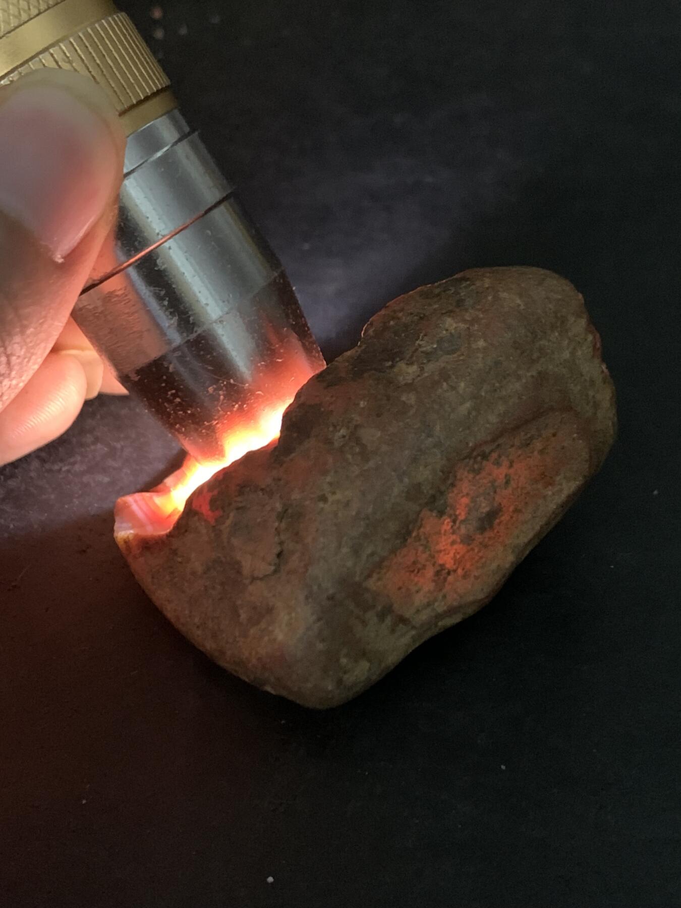 精美川料红皮开窗红白冻料南红玛瑙原石一颗