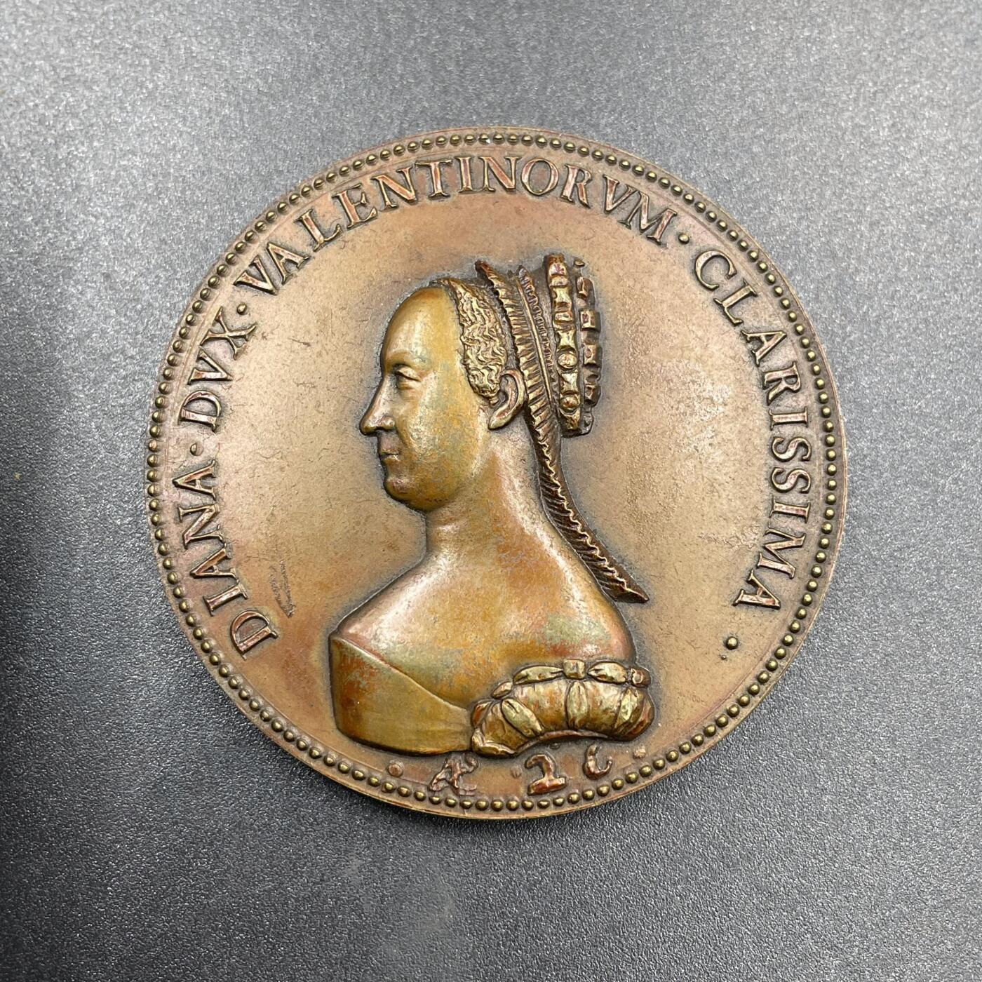 「木头集藏」章牌专场-第69场 法国瓦朗蒂诺女公爵纪念铜章，直径：52.5 mm，71.5 g，边铭：丰饶角 METAL·D，