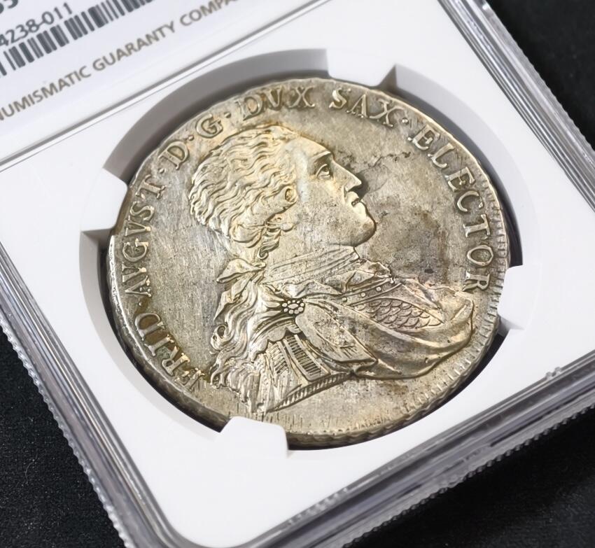 甄臻铺-世界币章拍卖（第53期），甄品场拍品征集中，送拍享返佣金等优惠多多 NGC-AU55  德国萨克森 1794 年 弗里德里希 奥古斯特 三世 盔甲 泰勒大银币，这个品种大部分都是清洗有AU50以上的很难得，喜欢早期泰勒的藏友不要错过