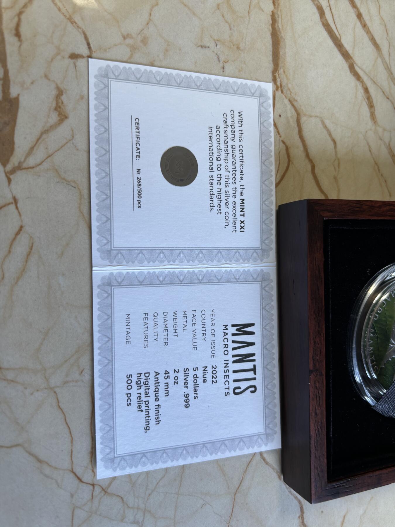 第192期拍卖 纽埃2022年微距昆虫系列螳螂2盎司仿古纪念彩银币，999银，发行500枚