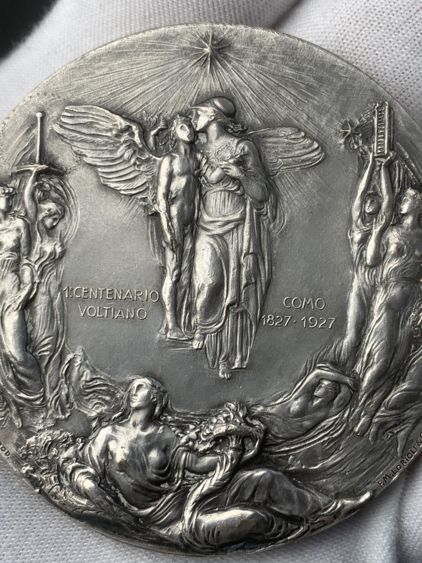 掌中浮雕-藏着的欧洲第053场 1927年意大利物理学家伏特逝世100周年镀银铜章 G.Lonazzi雕刻，59mm, (边缘无磕碰，仅一处漏铜，如图）