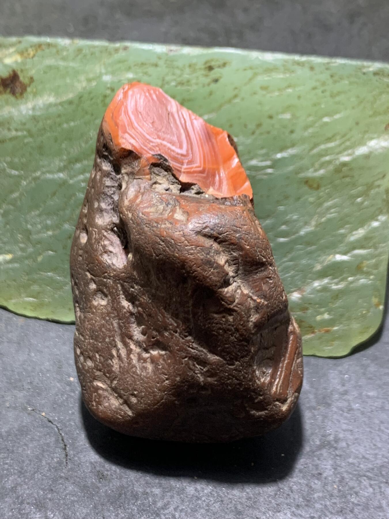 精美铁红皮开窗料南红玛瑙原石一颗，