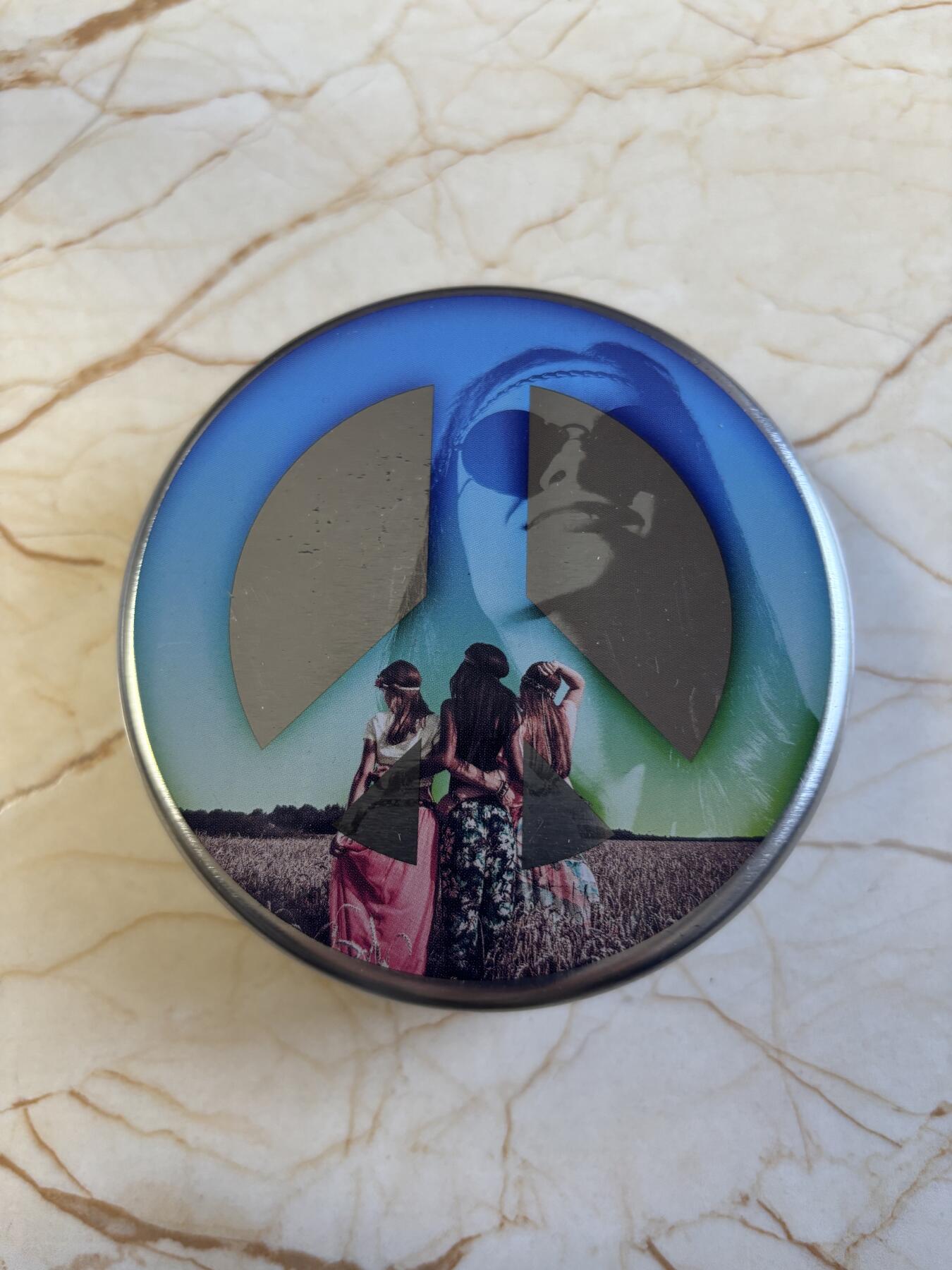 第192期拍卖 帕劳2018年嬉皮士夏之爱1盎司彩色精制纪念银币，999银，发行1968枚