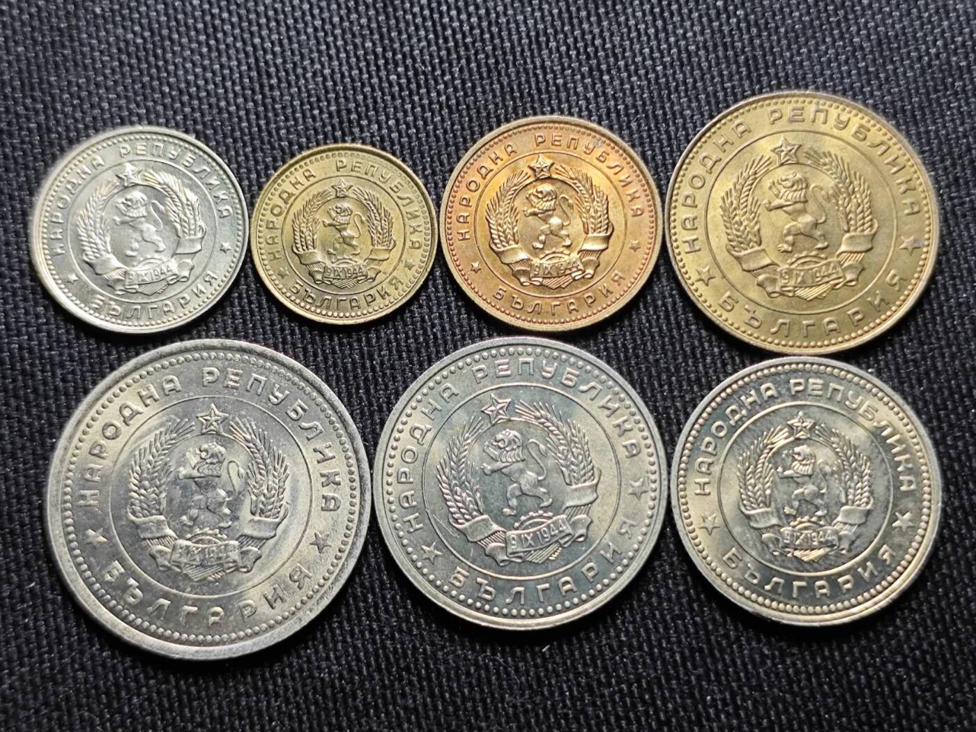 KK钱币收藏小铺   套币 批量/好品散币专场 2月预留时间 周末发货  1962保加利亚大小面值清年一套