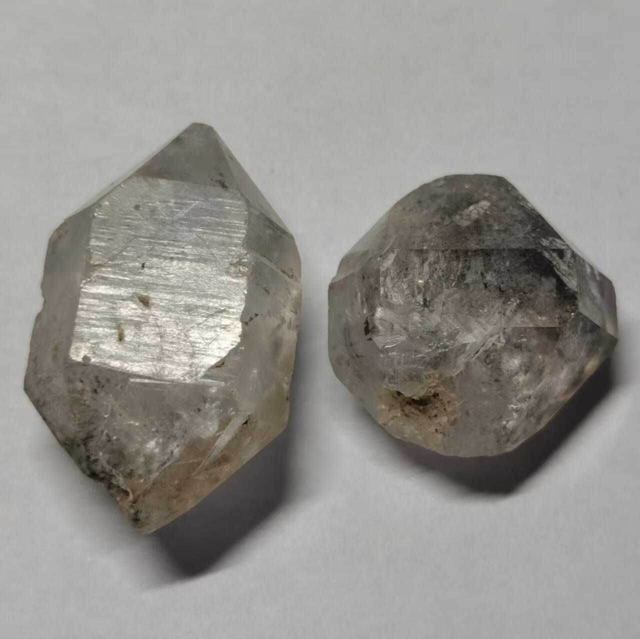 七河·世界世界币章杂件小拍（总第40期） 藏家出品 X679（10）云贵闪灵水晶原石2件 本件拍品由合作藏家邮寄