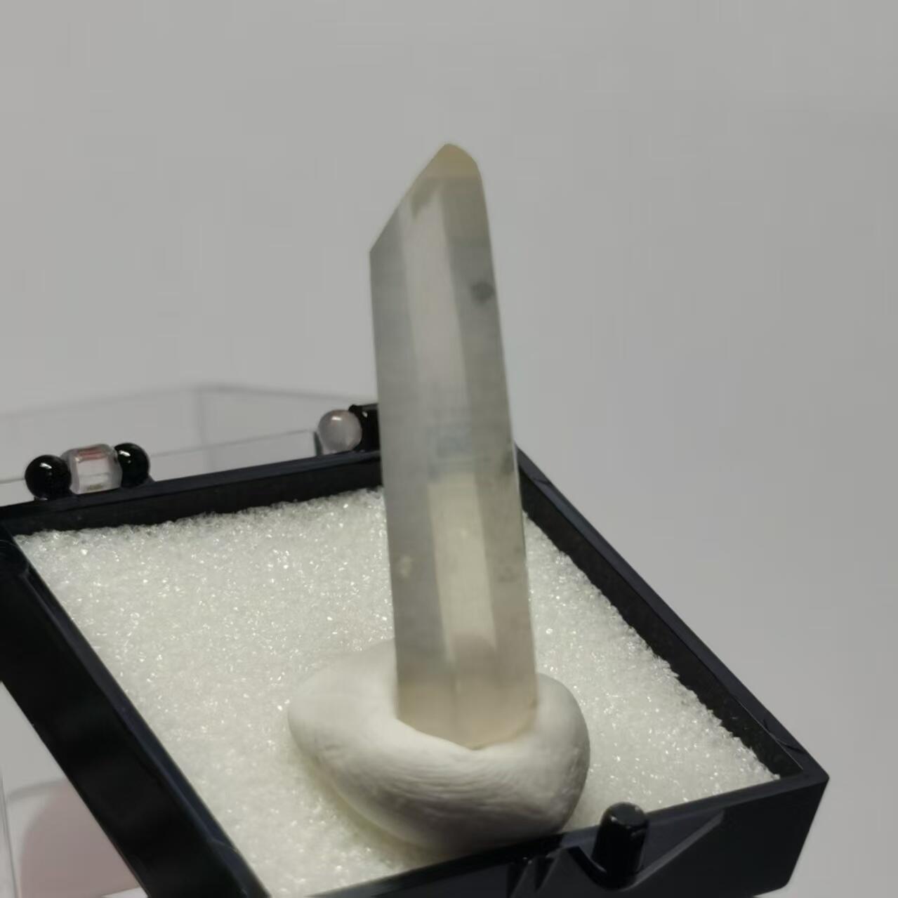 七河·世界世界币章杂件小拍（总第40期） 藏家出品 X752（2）巴基斯坦带蓝针效应黄水晶原石矿标（盒子矿） 本件拍品由合作藏家邮寄