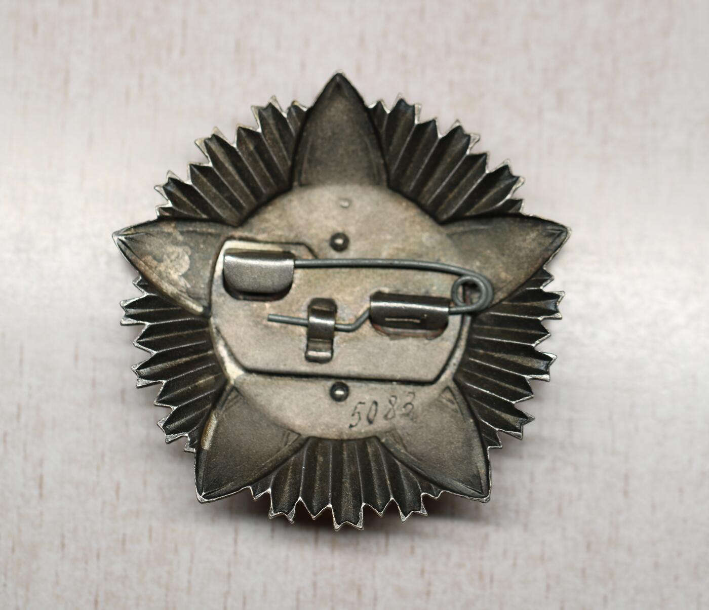 大猫徽章拍卖 第289期 蒙古战斗红旗勋章 针版