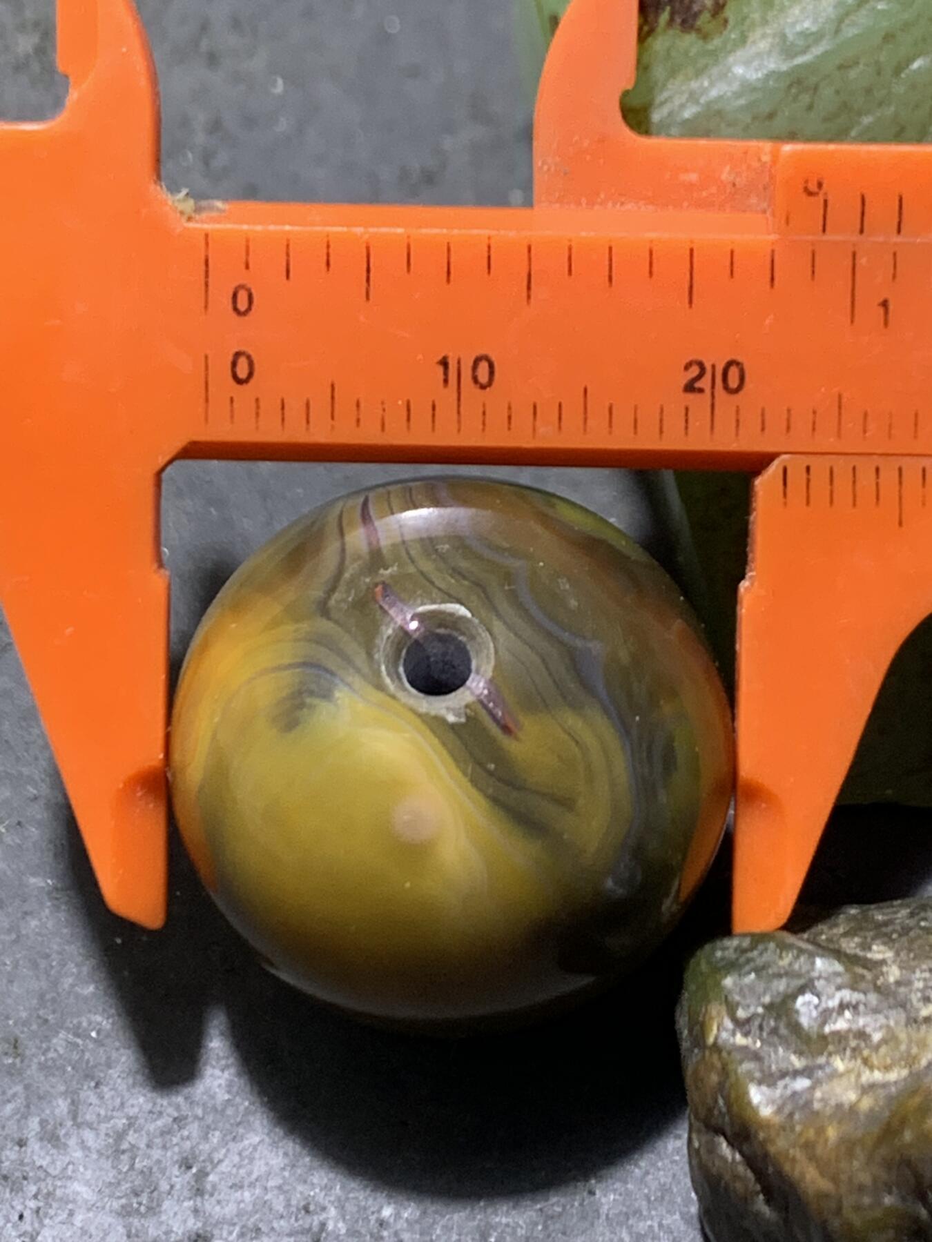 仅此一个，精美高玉化拉丝料8字天眼纹战国红圆珠一颗！