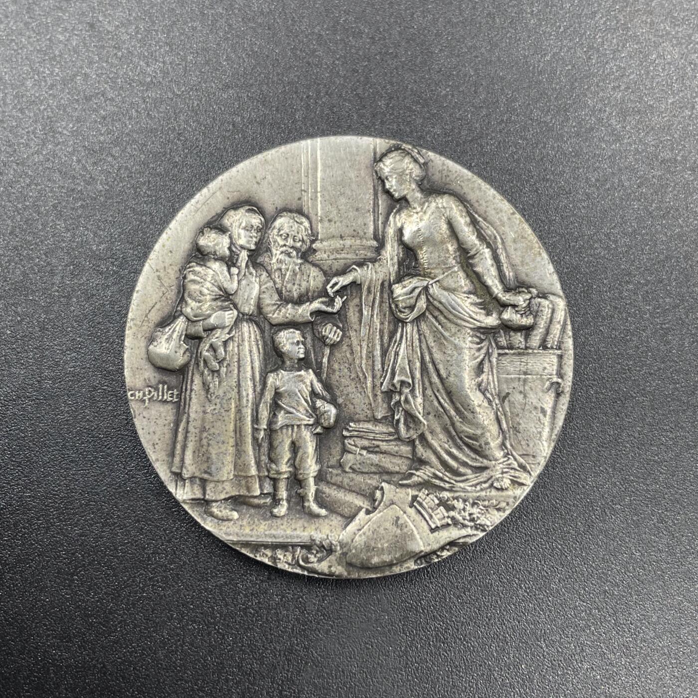 「木头集藏」章牌专场-第69场 CH. Pillet～法国警察互助孤儿院银章，直径：36.5 mm，23.8 g，边铭：菱形厂标 ARGENT 野猪头银标，法国警察系统内的互助机构，旨在为因公殉职或残疾警察的子女提供教育和生活支持，名家作品。