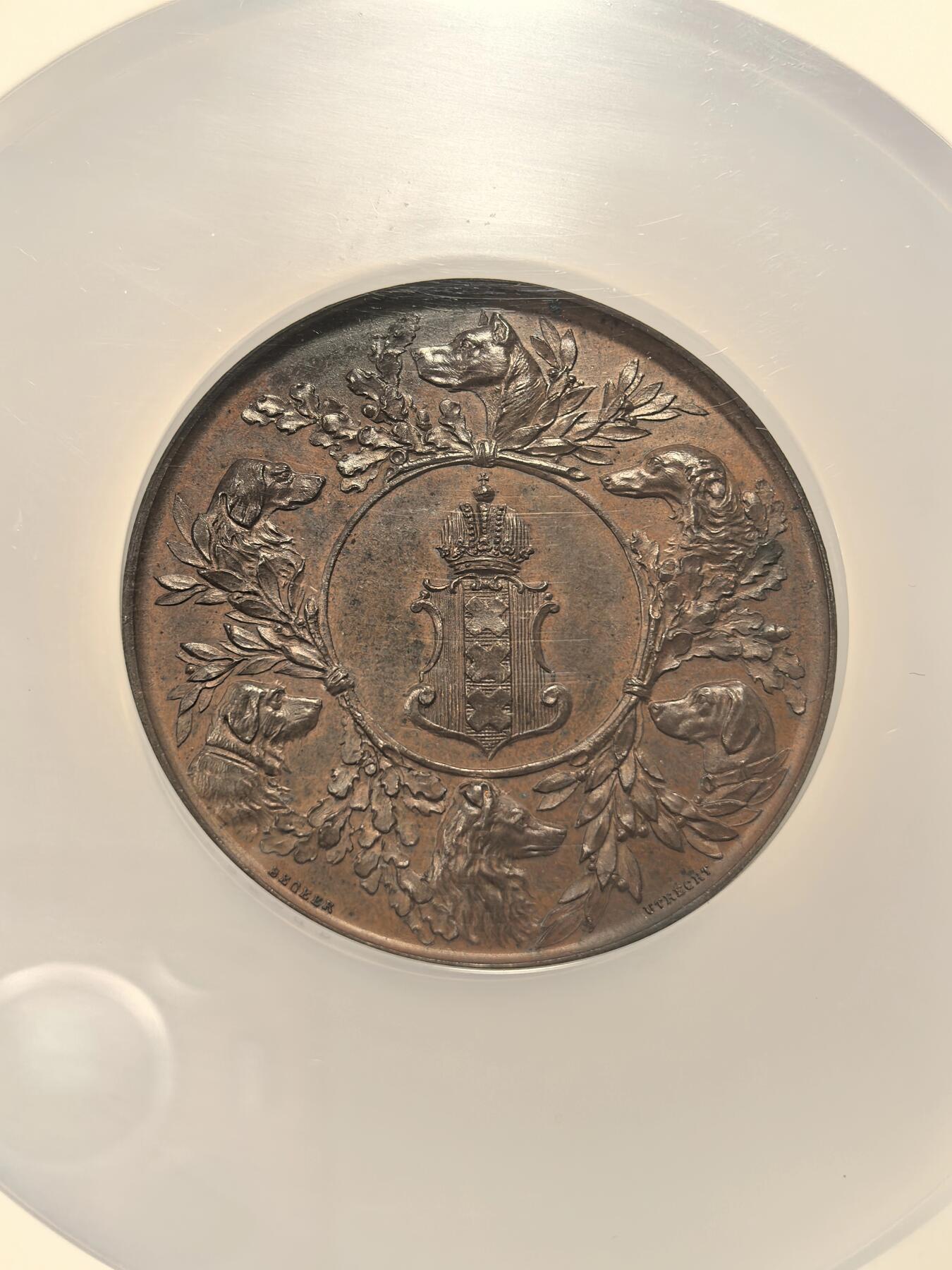 博洋堂世界钱币拍卖第163期（全场包邮） NGC UNC 荷兰狗俱乐部纪念铜章，19世纪末至20世纪初，荷兰犬类运动（如赛狗、狩猎）流行，此类纪念章常用于俱乐部活动或会员奖励