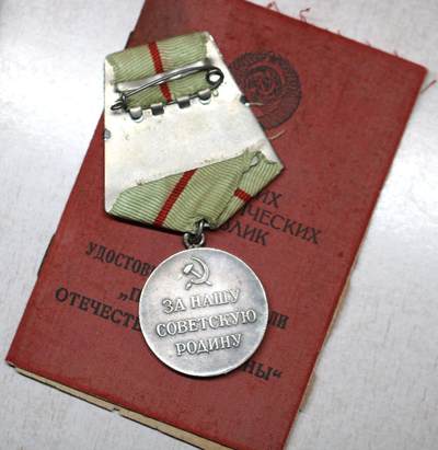 大猫徽章拍卖 第289期 苏联一级游击队员奖章 带证