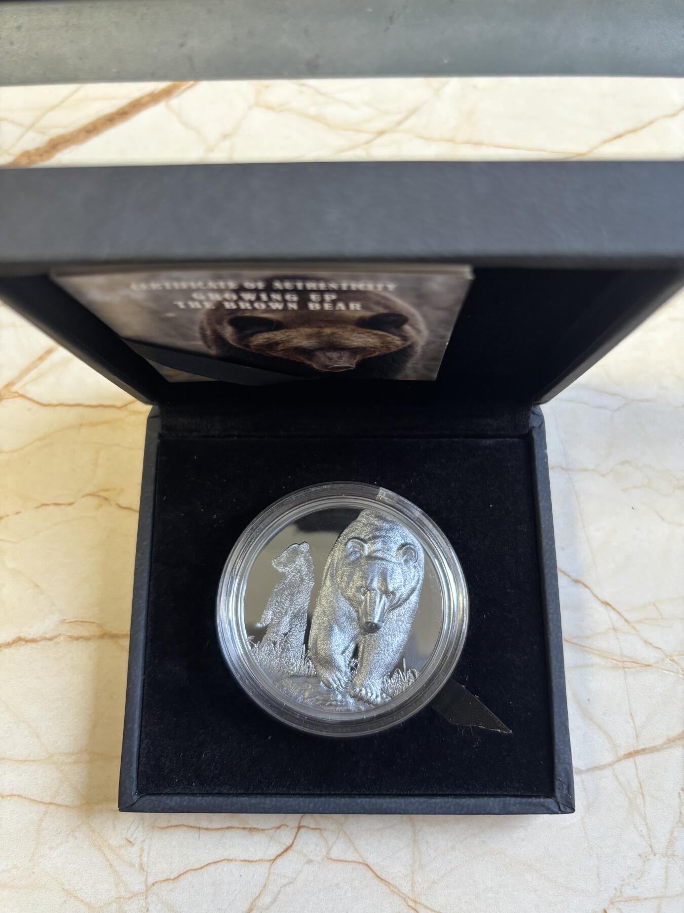 第192期拍卖 蒙古2023年成长系列3棕熊2盎司钌化高浮雕纪念银币，999银，发行333枚